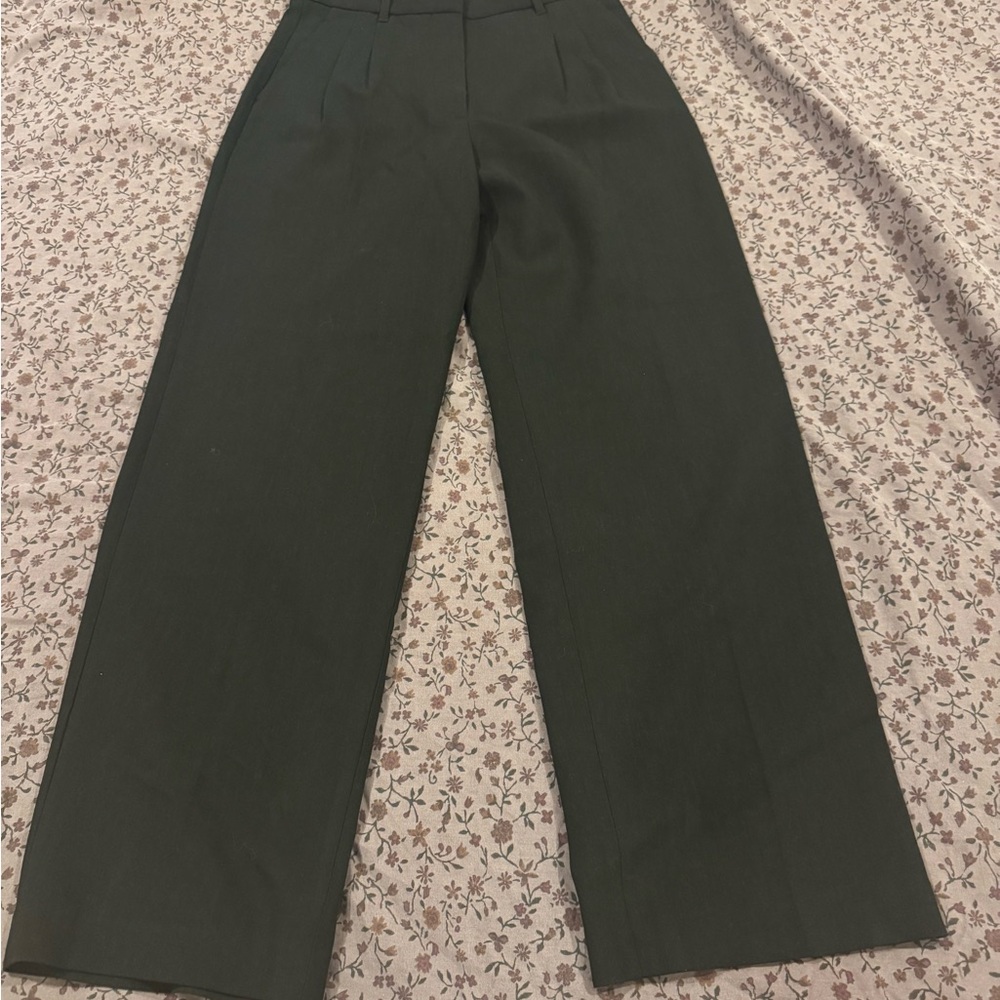 Aritzia - The Effortless Pant